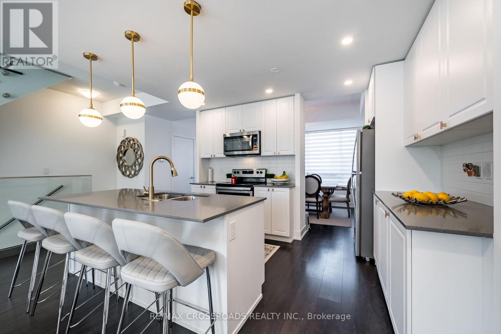 TH16 - 1245 BAYLY STREET