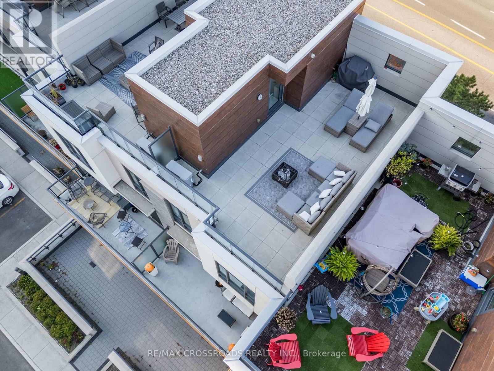 TH16 - 1245 BAYLY STREET