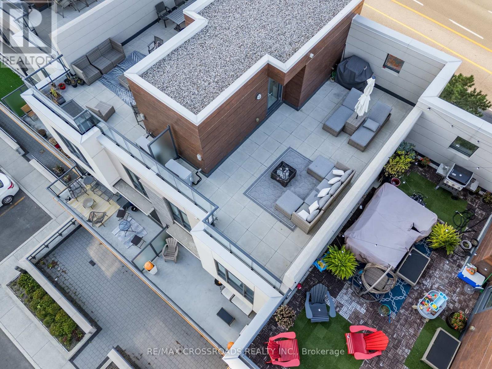 TH16 - 1245 BAYLY STREET