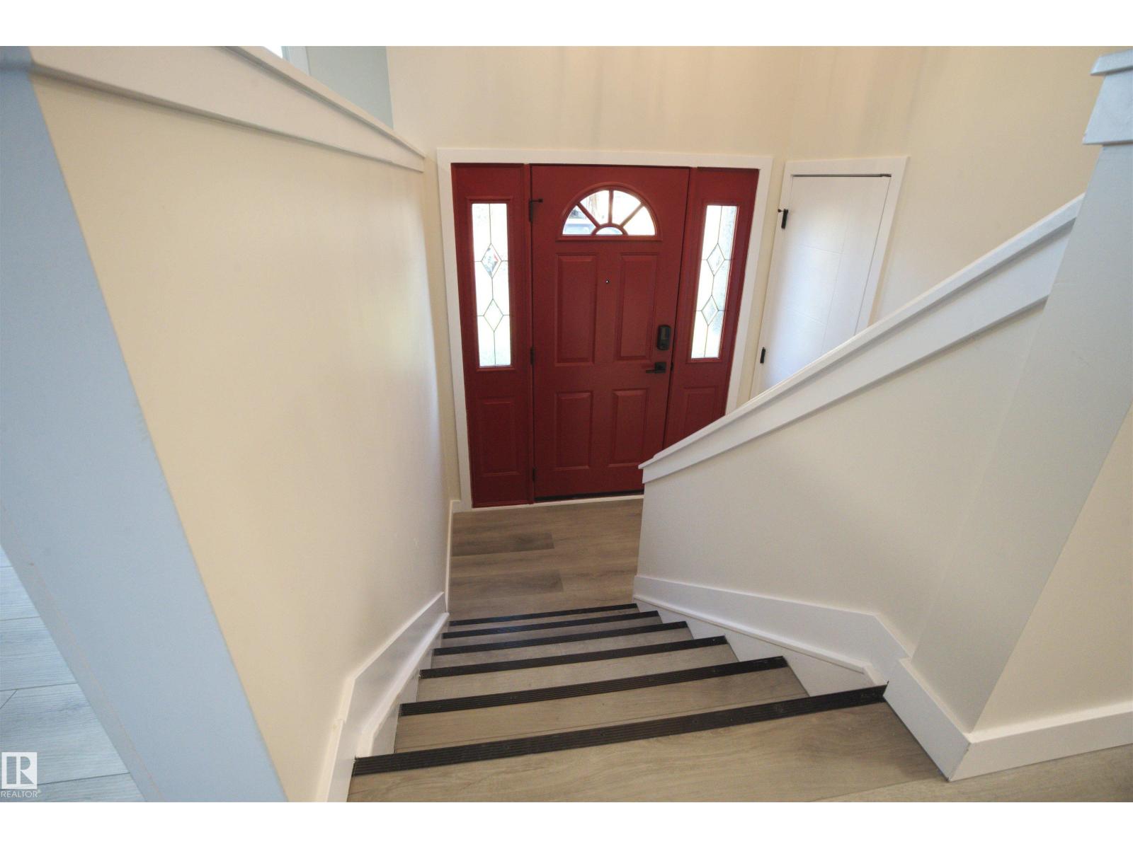 18412 92 AV NW