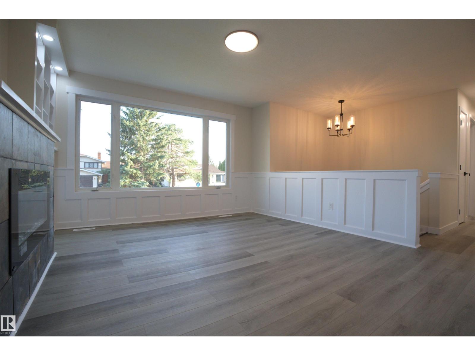 18412 92 AV NW