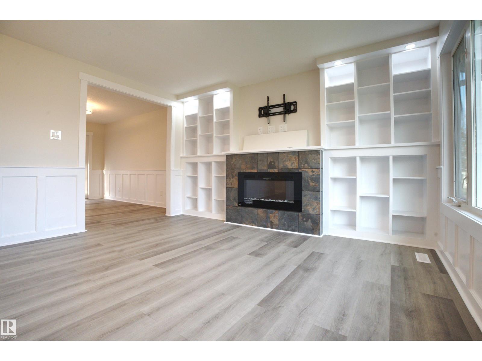 18412 92 AV NW