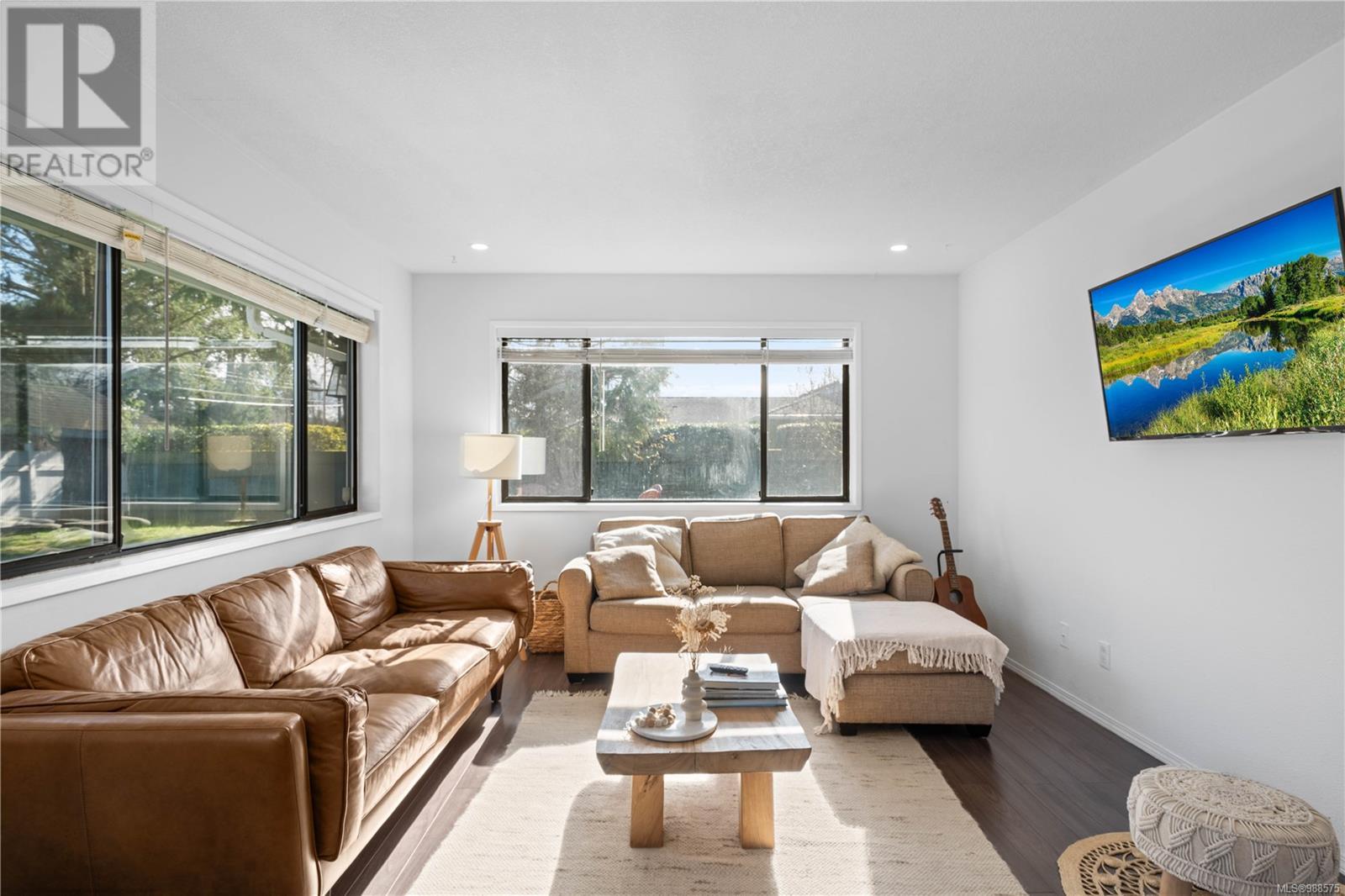702 Camas Way