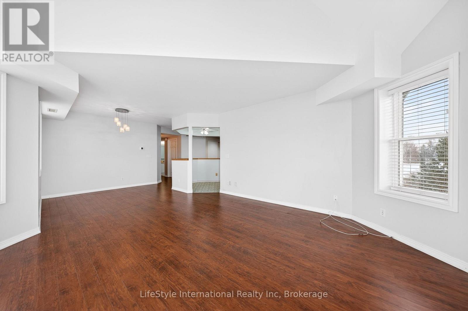 306 - 208 SILVERCREEK PARKWAY N