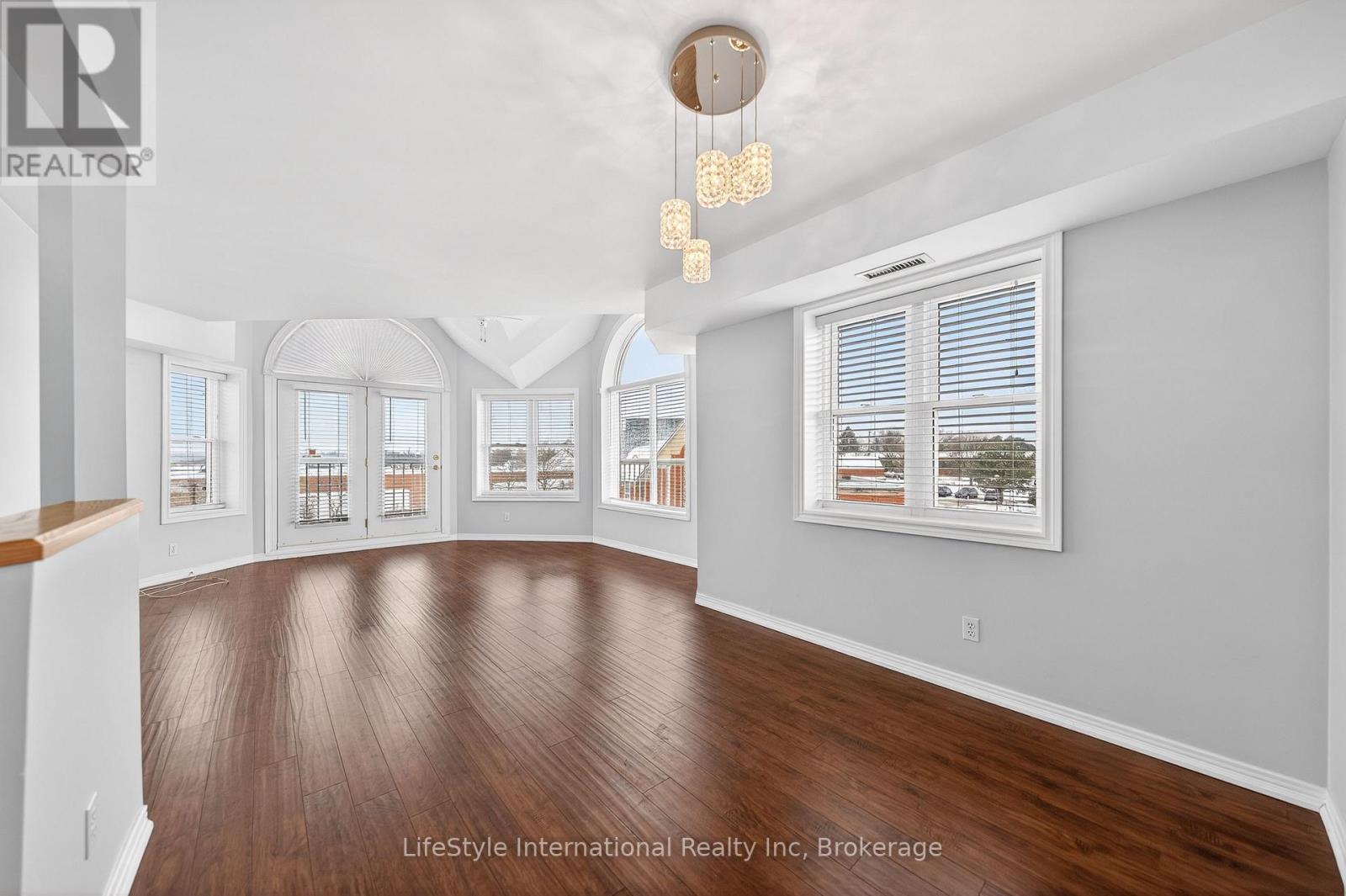 306 - 208 SILVERCREEK PARKWAY N