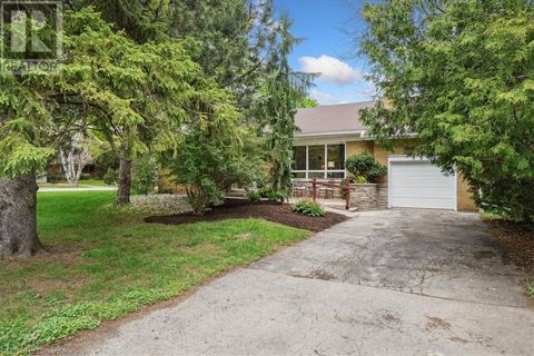 957 EAGLE DR Drive Burlington ON L7T3A5