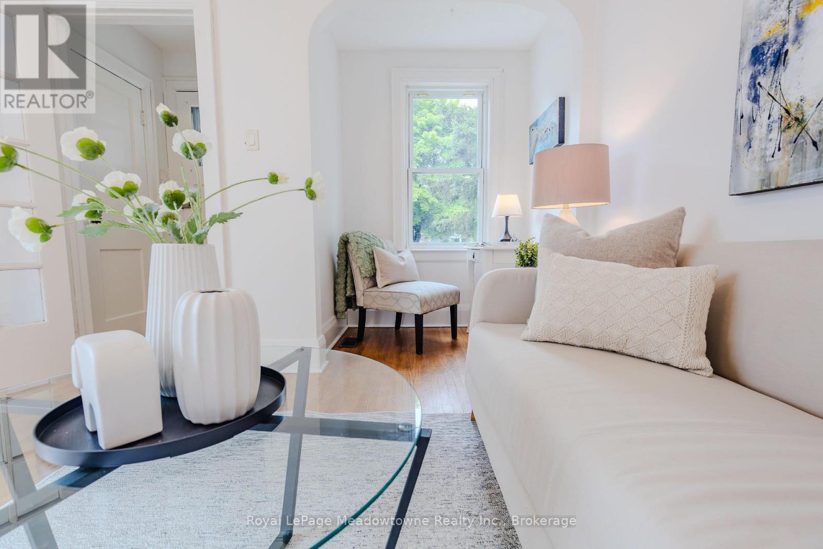 21 ELGIN STREET N
