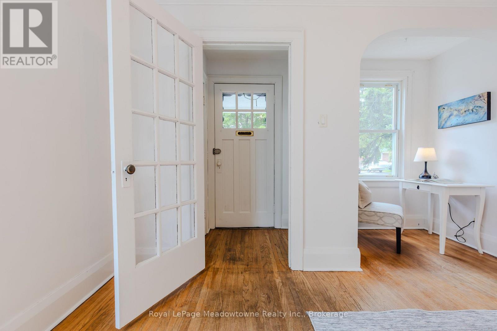 21 ELGIN STREET N