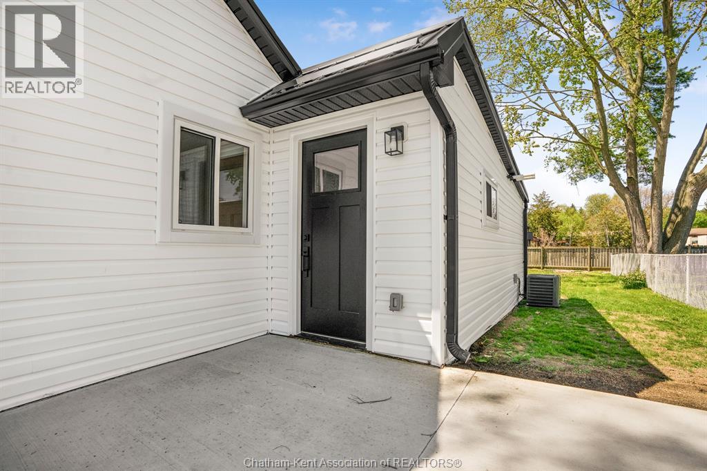 7 OXLEY DRIVE