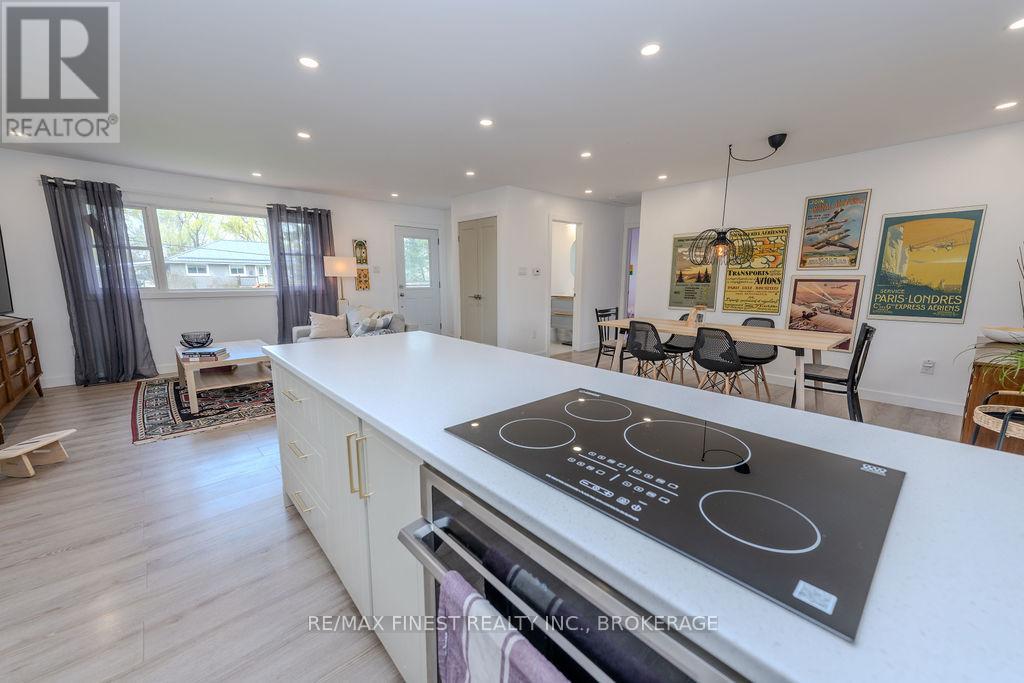 1729 MARIAN CRESCENT