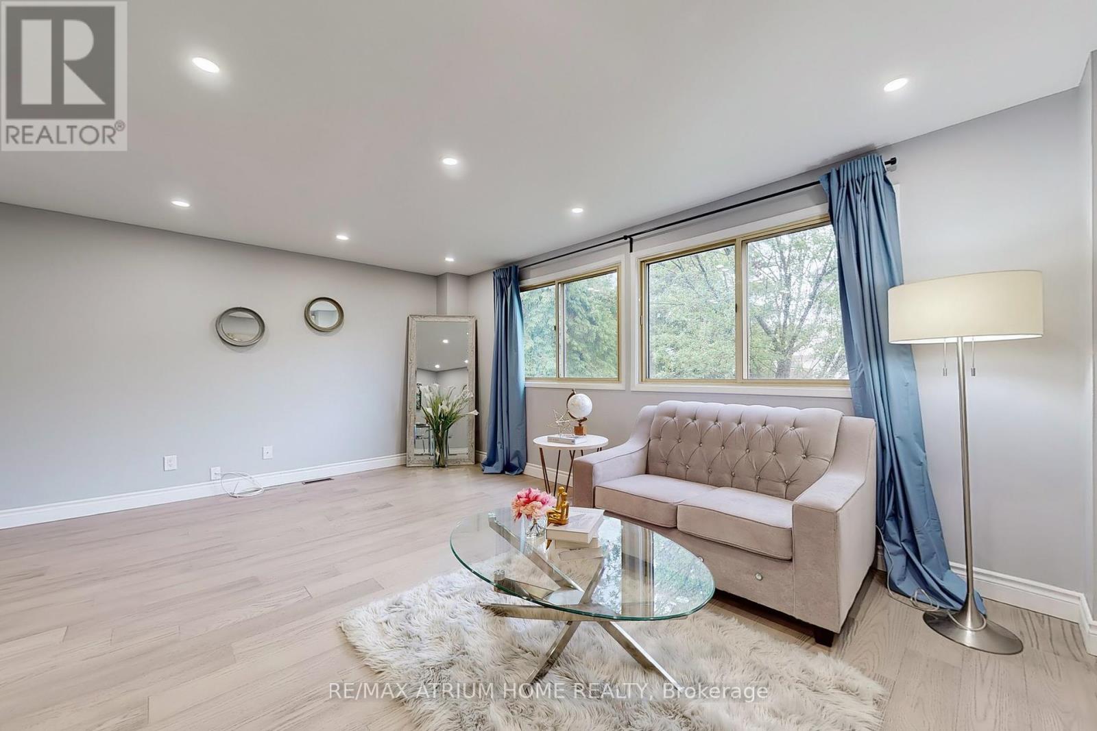 10 TOWNSEND ROAD