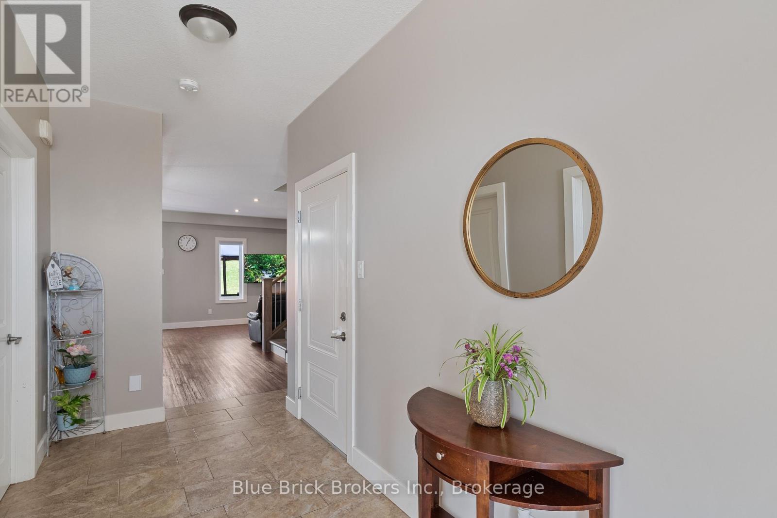 25 QUEENSWAY DRIVE