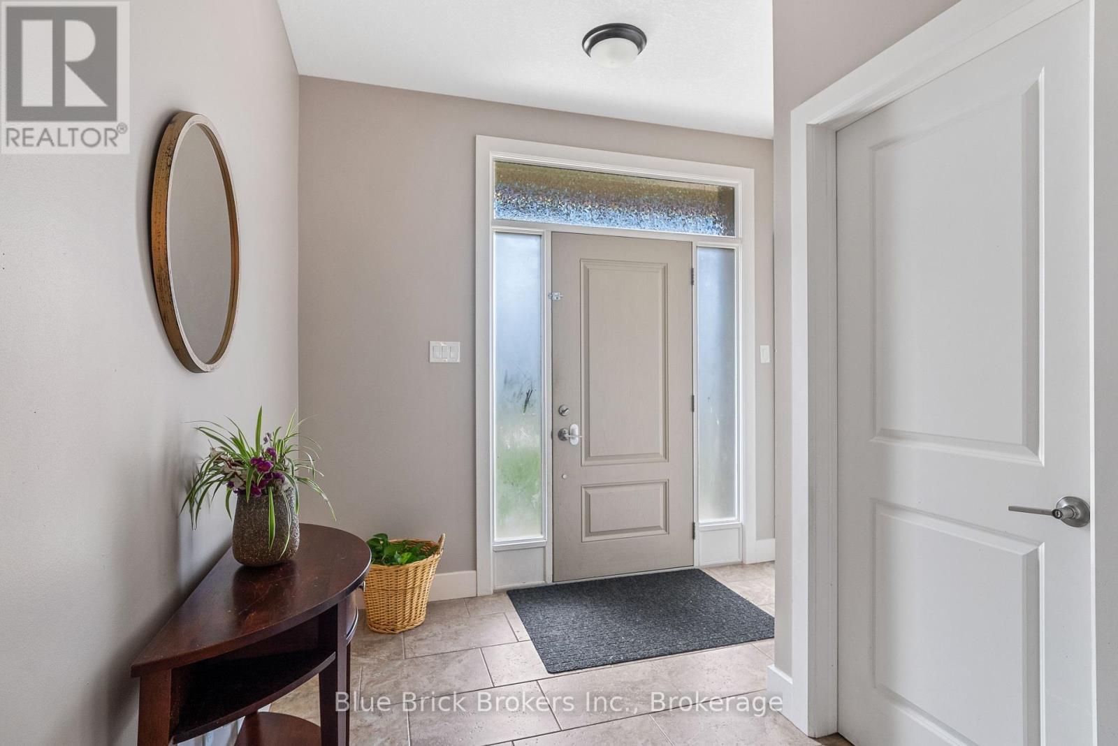 25 QUEENSWAY DRIVE