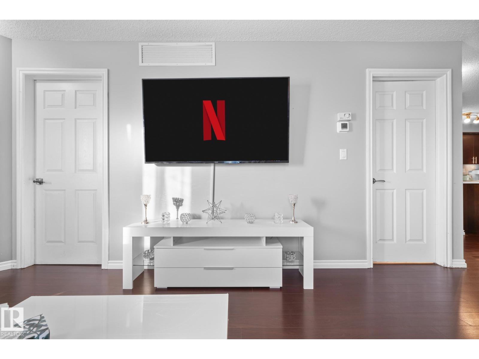 #301 10118 106 AV NW