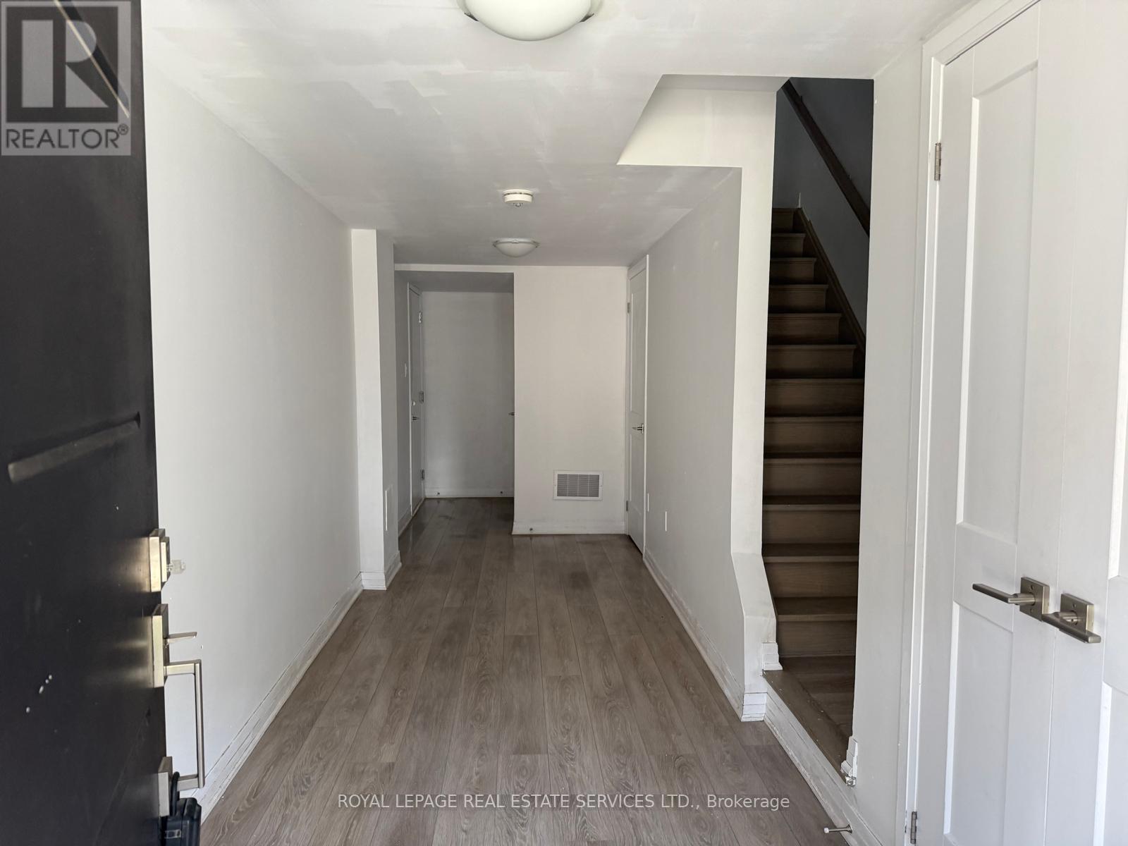 70 - 51 SPARROW AVENUE