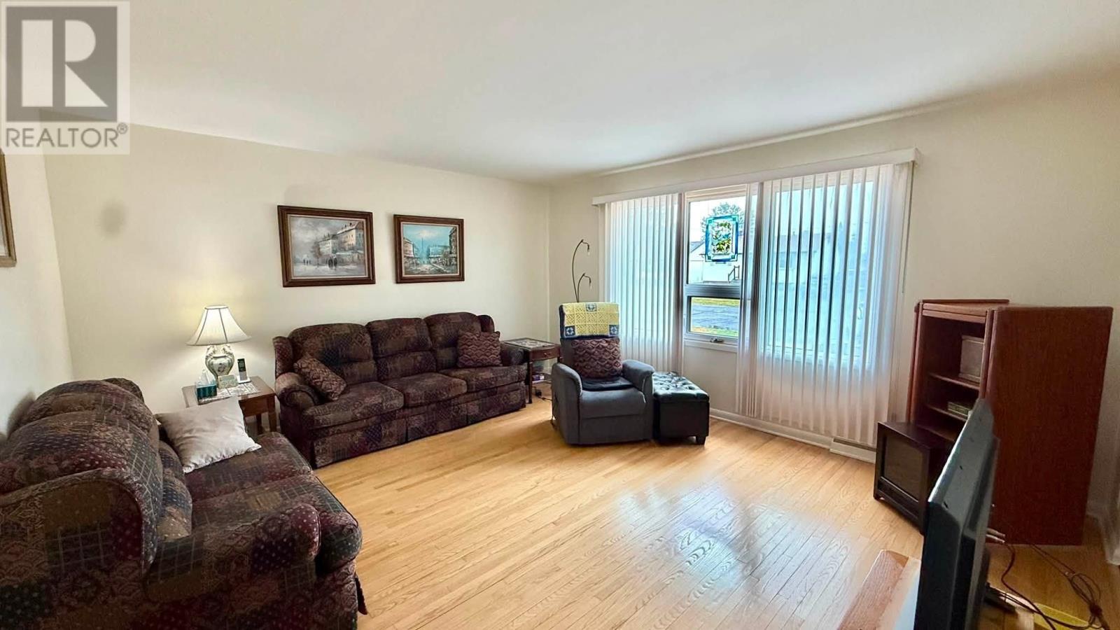906 HOME AVE