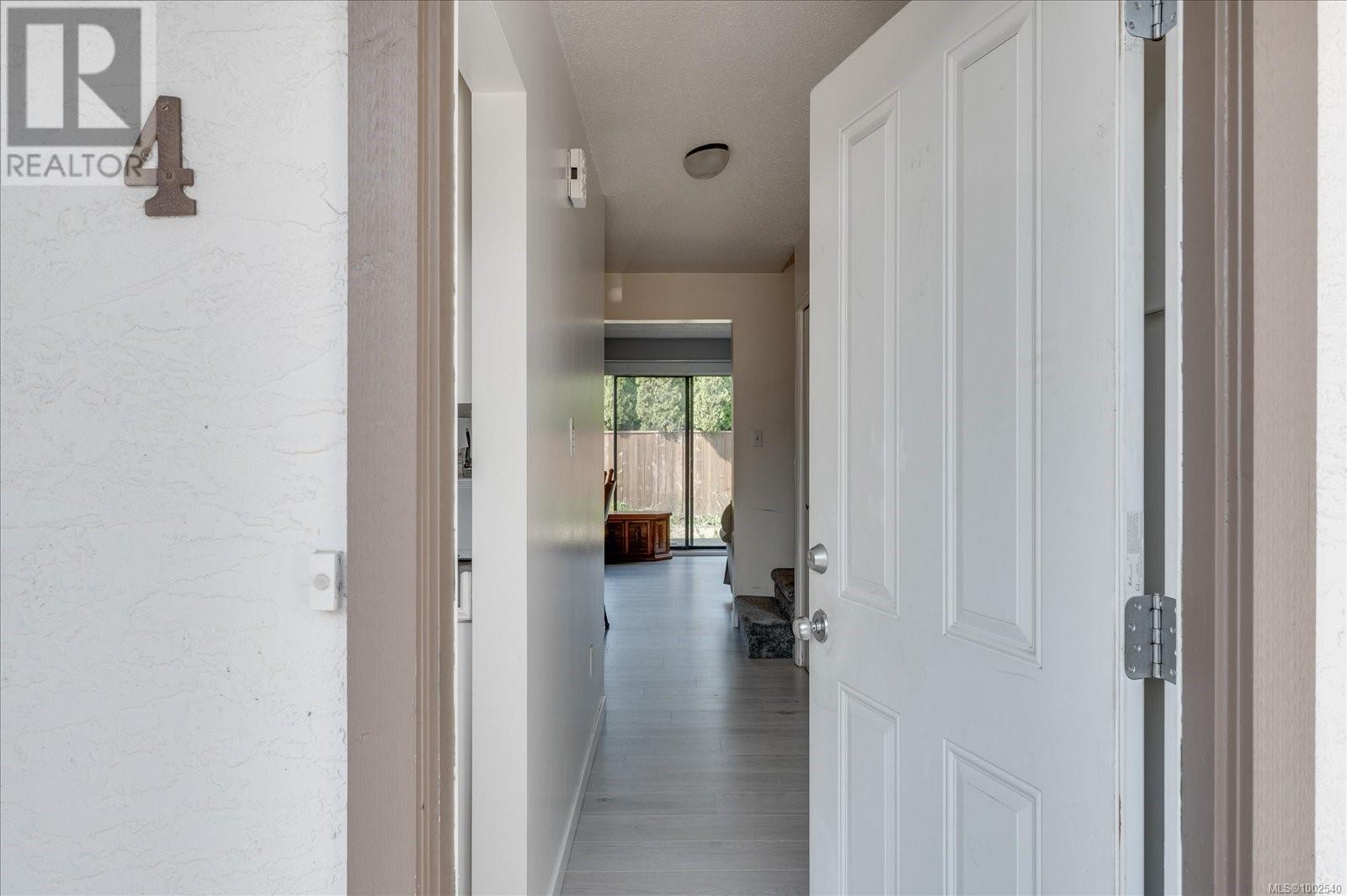 4 1195 Stuart Pl