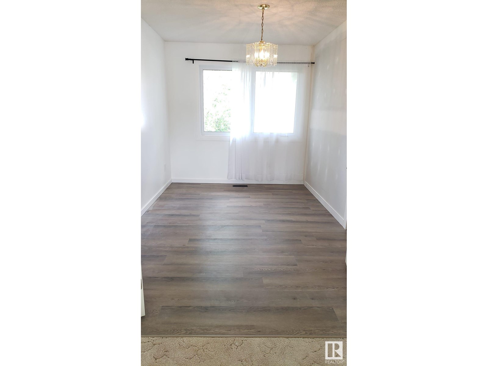 8716 29 AV NW