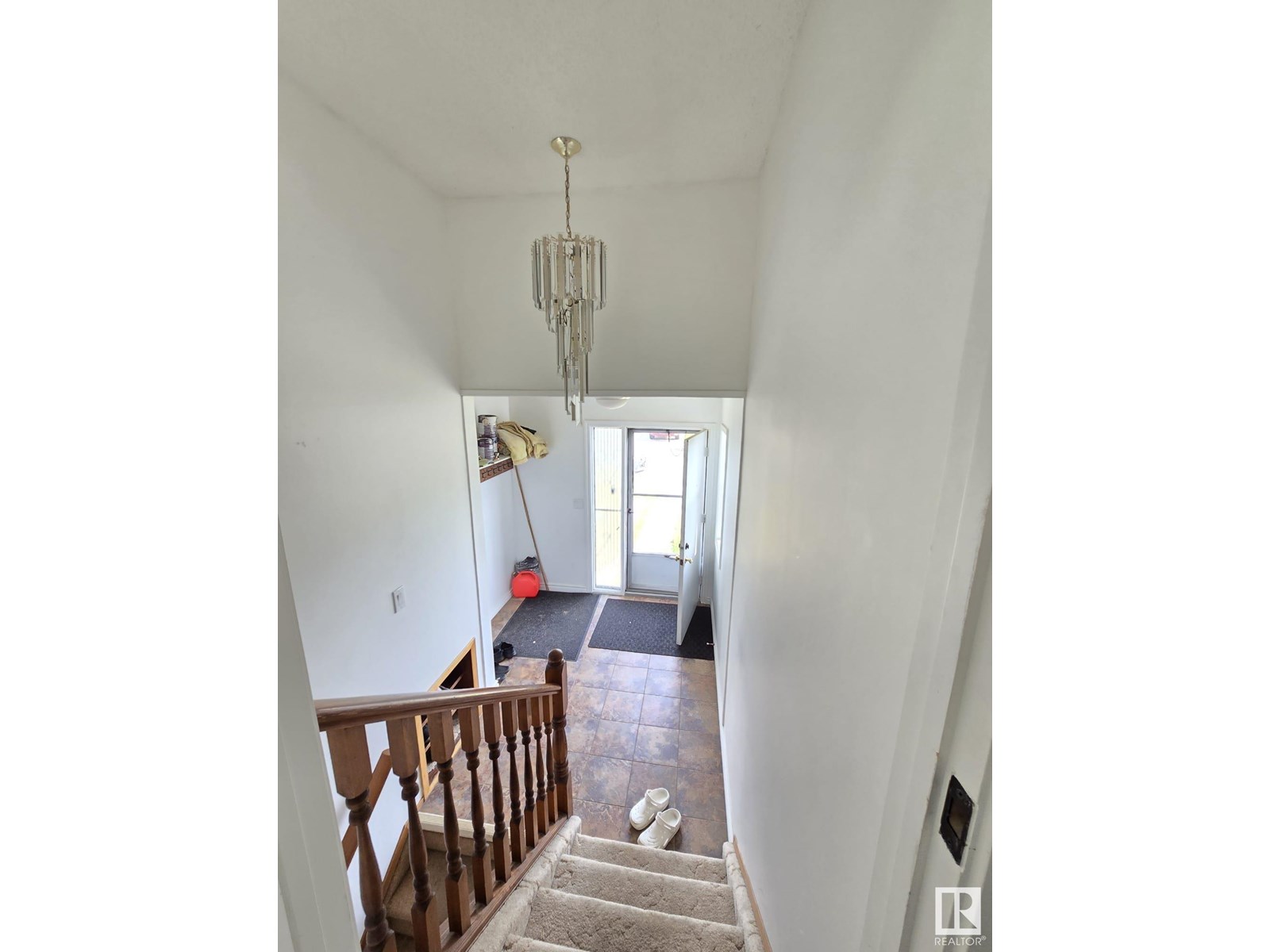 8716 29 AV NW