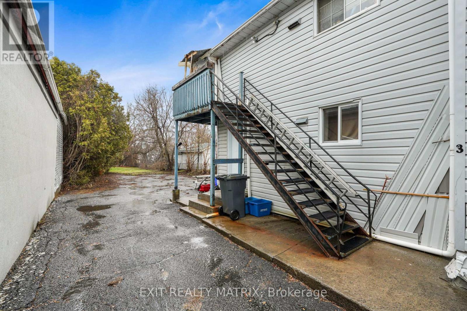 749 REGENT STREET - Photo 3