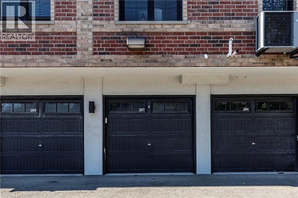 760 LAKESHORE Road E Unit# 207