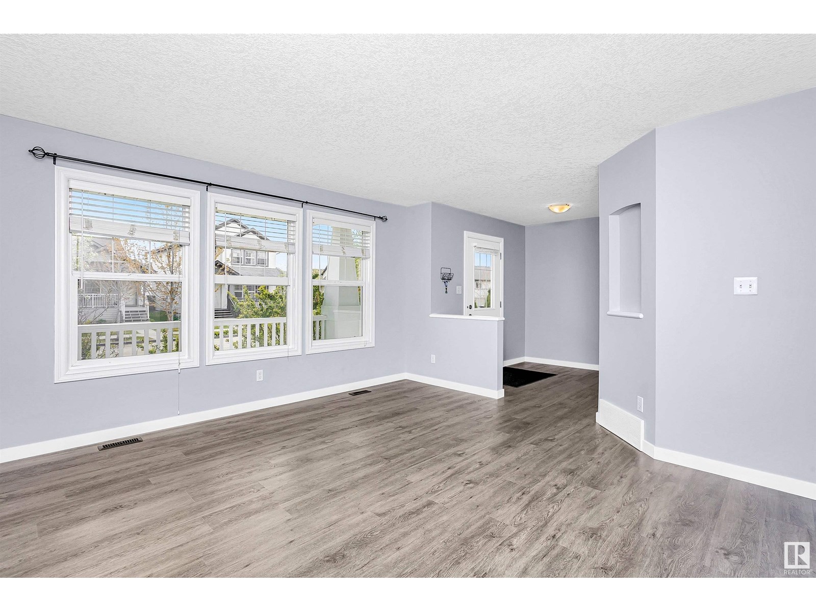 1130 37A AV NW