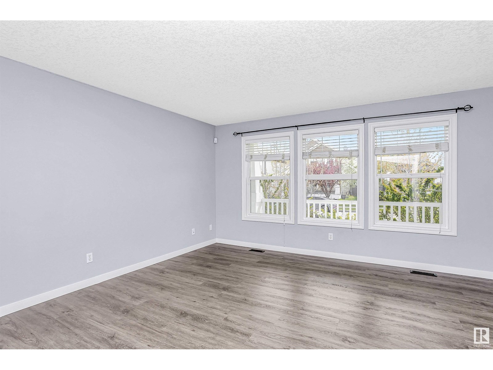1130 37A AV NW