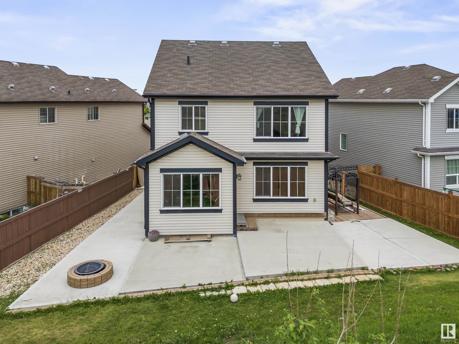 1971 51 Street SW SW