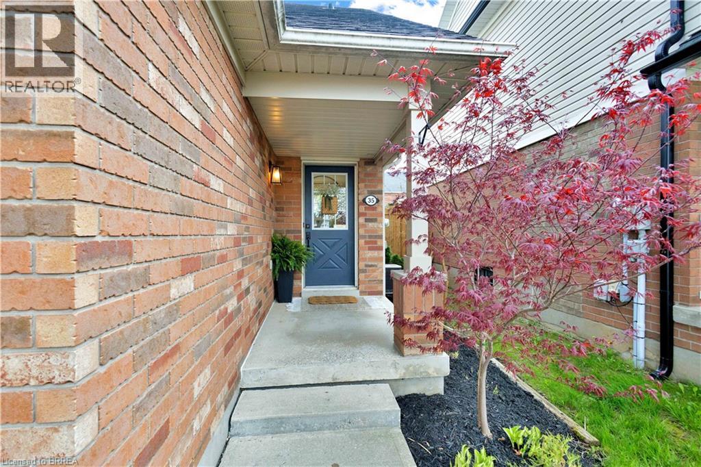 35 GAYDON Way
