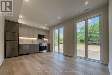 6 - 14 STEVENSON STREET N Guelph (St. George's) ON N1E5A4