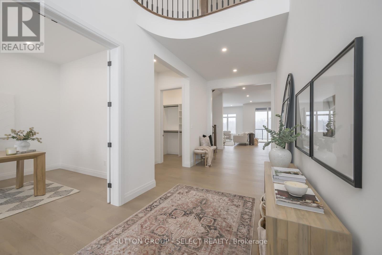 559 CREEKVIEW CHASE