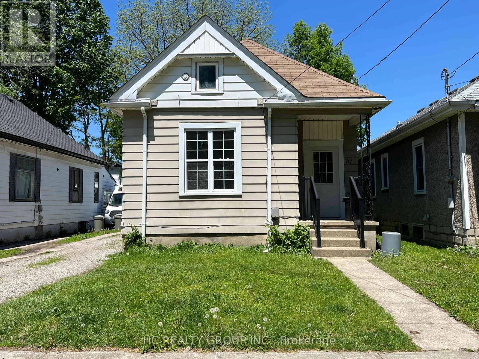 Photo 1 of 11 — 37 EMPRESS AVENUE, London North (North N), ON N6H1M6