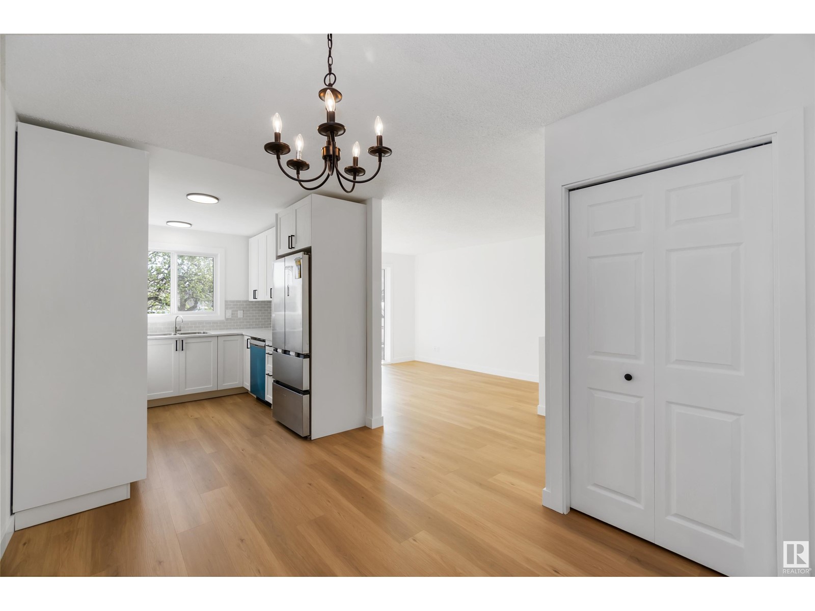 4615 35 AV NW