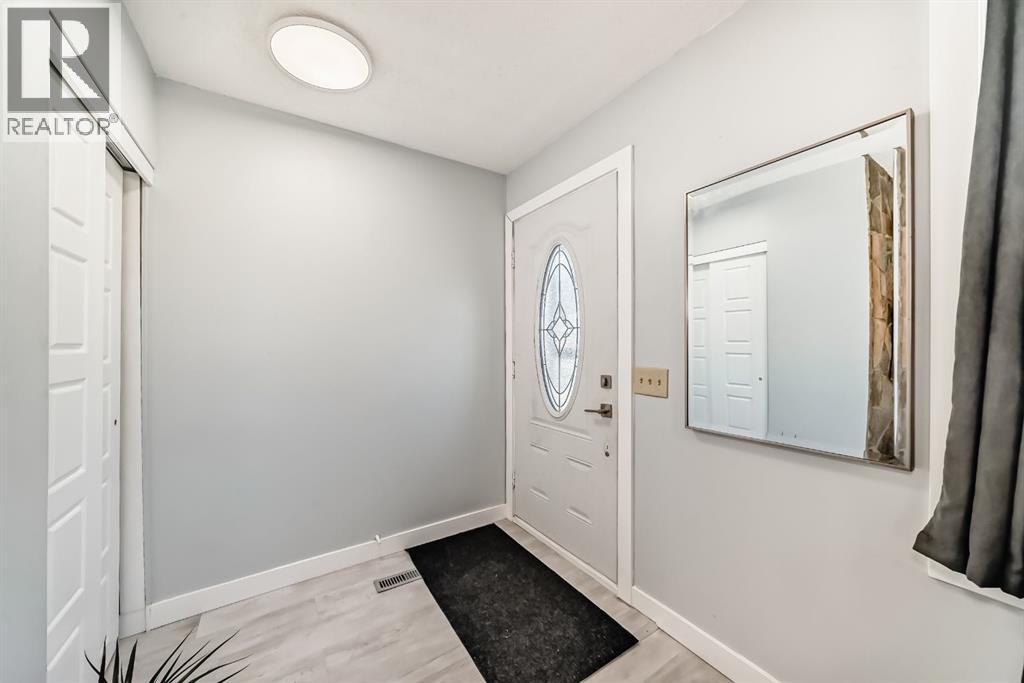 948 Rundlecairn Way NE