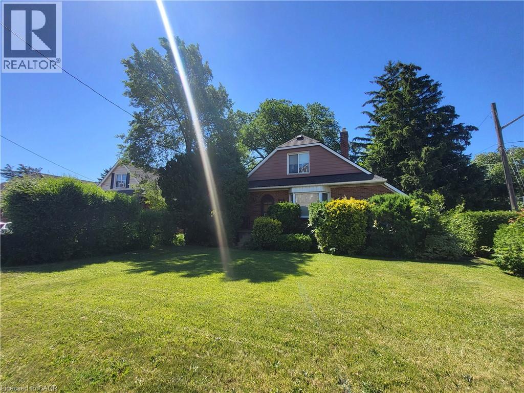 136 KING Street E
