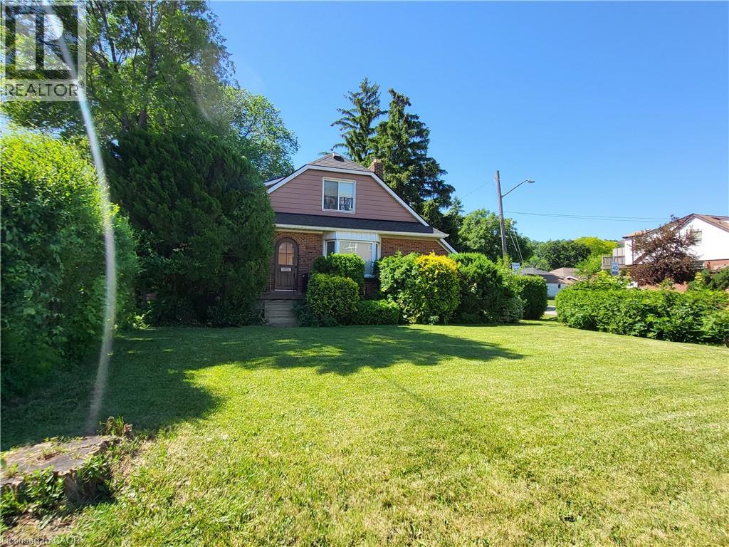 136 KING Street E