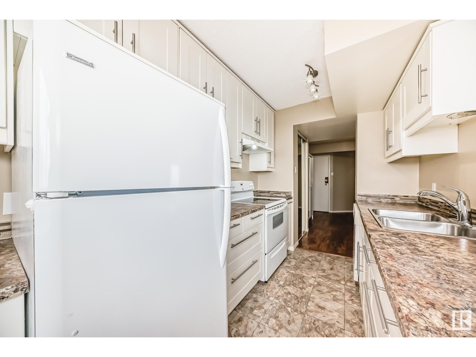 #1101 9028 JASPER AV NW