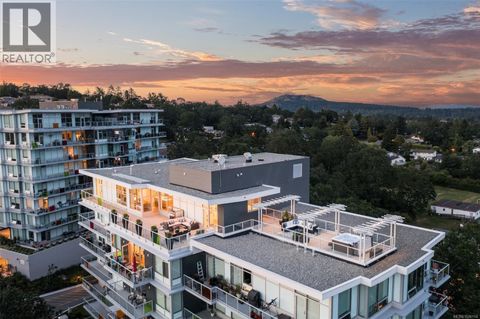 PH902 4009 Rainbow Hill Lane Saanich BC V8X0B3