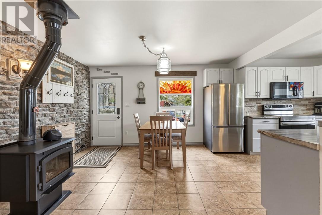 800 Hanmer Lake Road West
