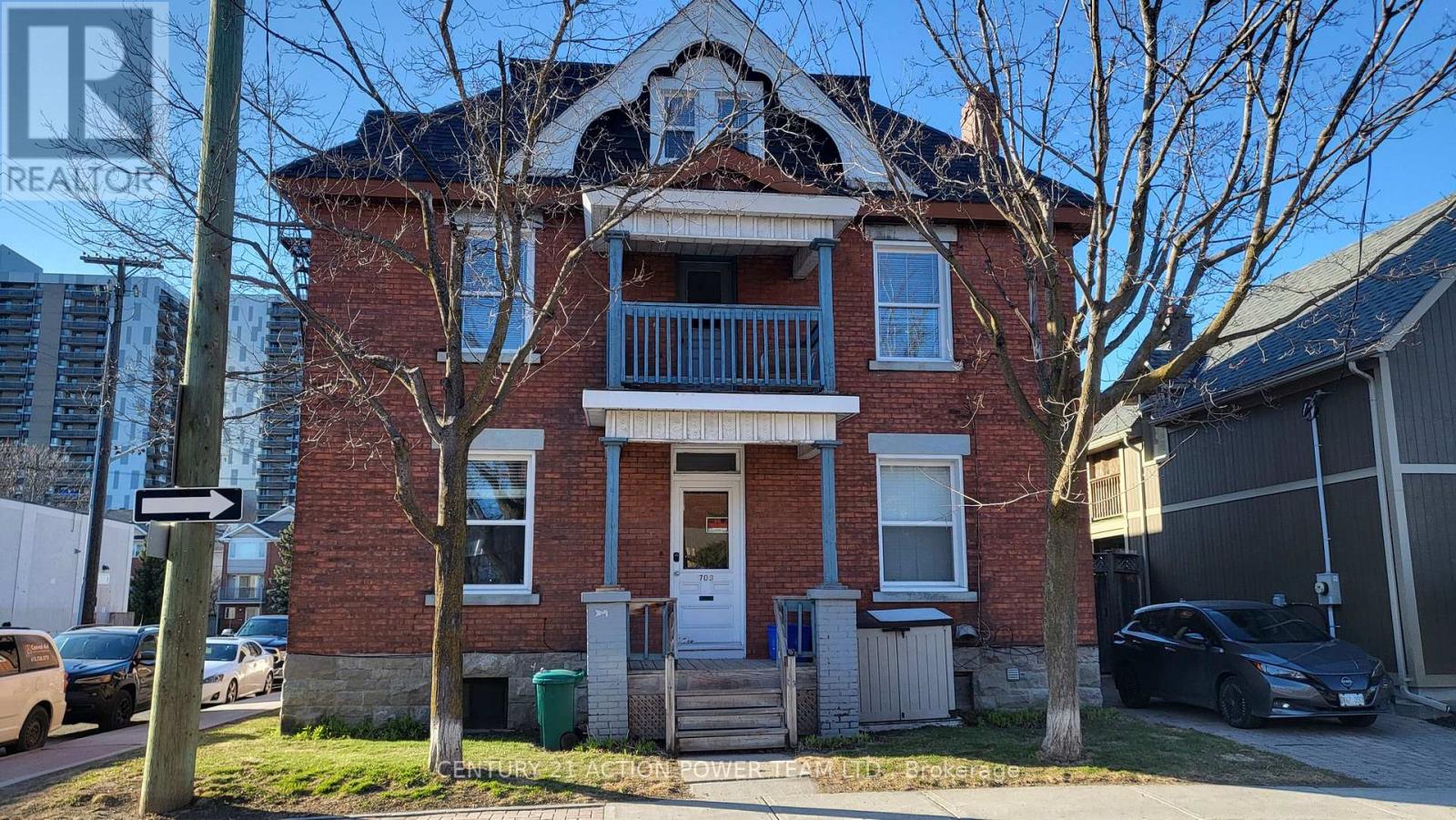 Photo 1 of 8 — 1 - 703 COOPER STREET Unit 1, Ottawa, ON K1R5J3