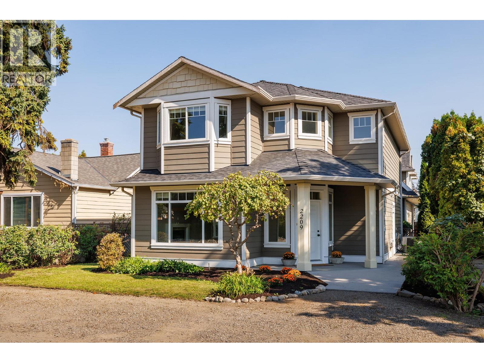 2209 Woodlawn Street