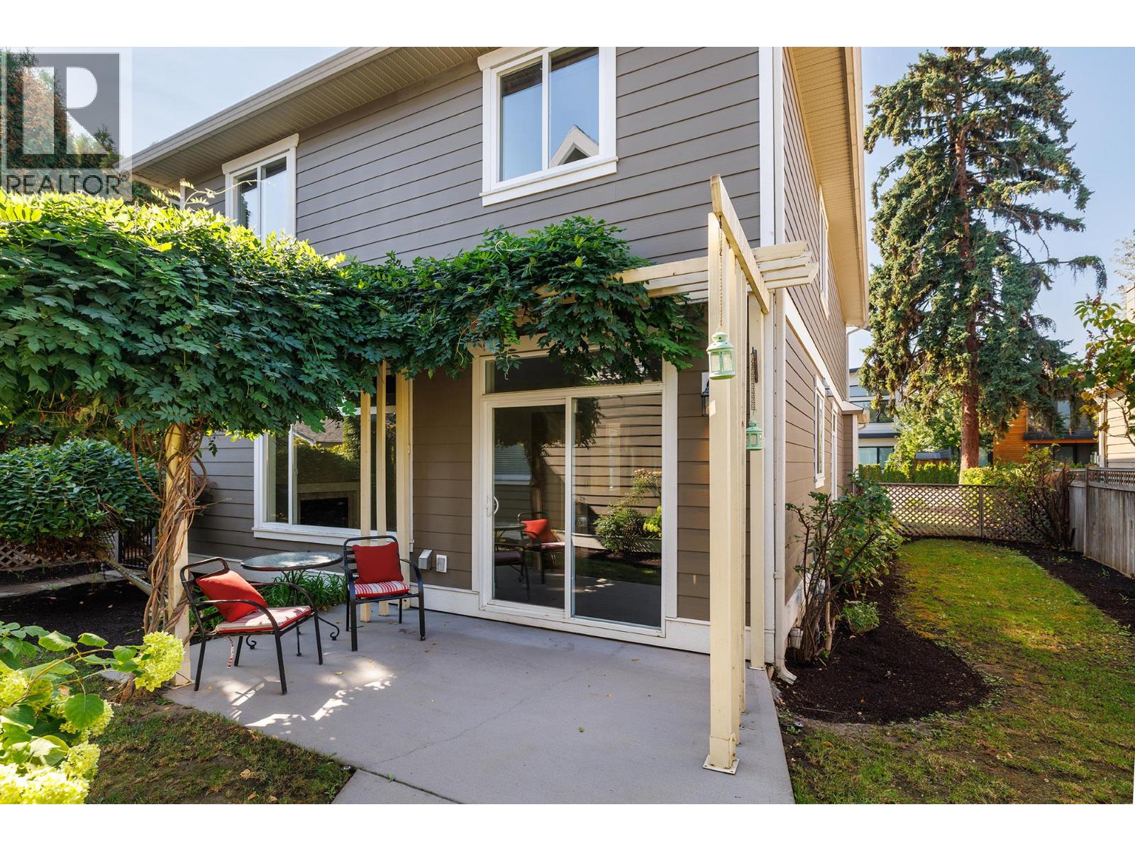 2209 Woodlawn Street