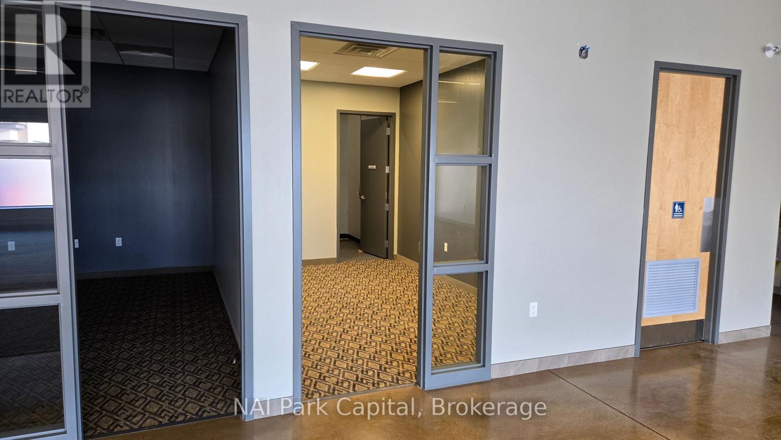 4-8 - 930 WOODLAWN ROAD W