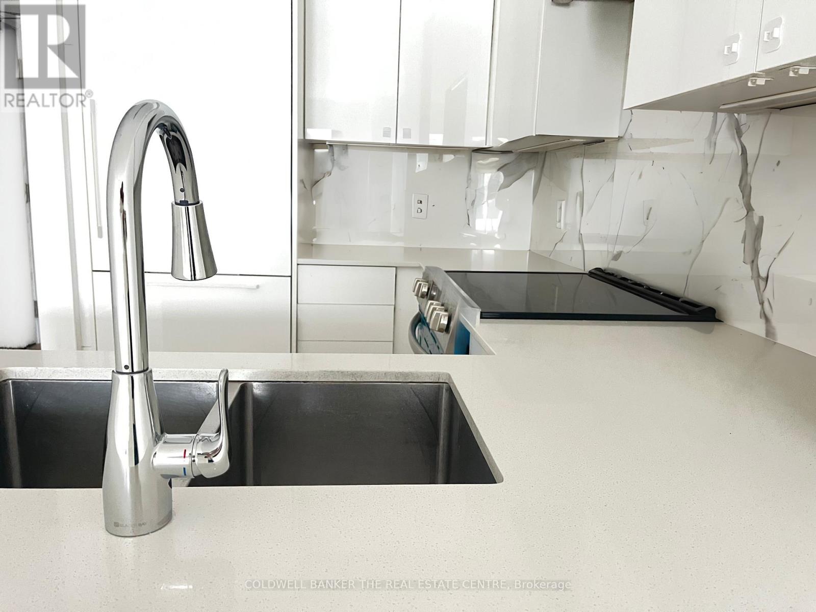 204 - 7890 BATHURST STREET