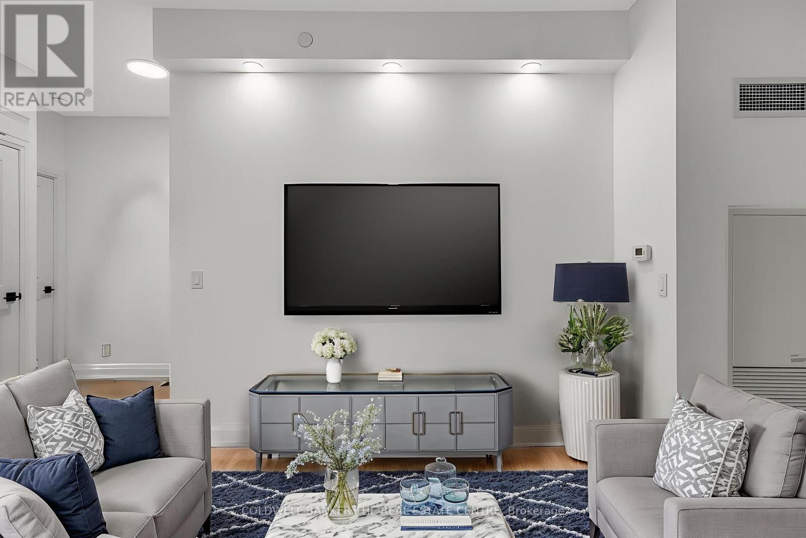 204 - 7890 BATHURST STREET