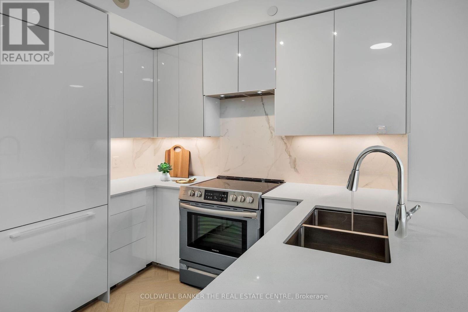 204 - 7890 BATHURST STREET