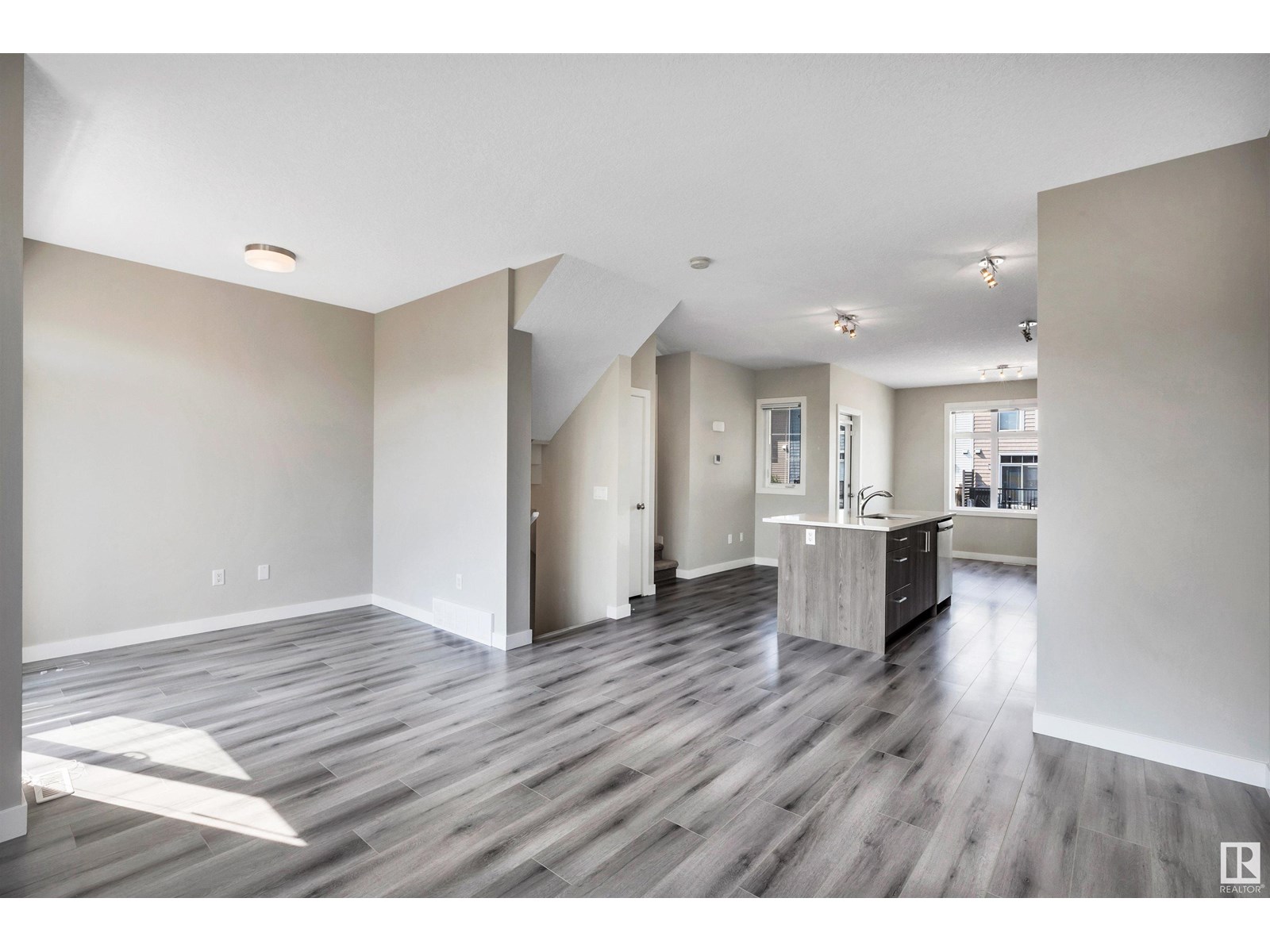 #71 600 BELLEROSE DR