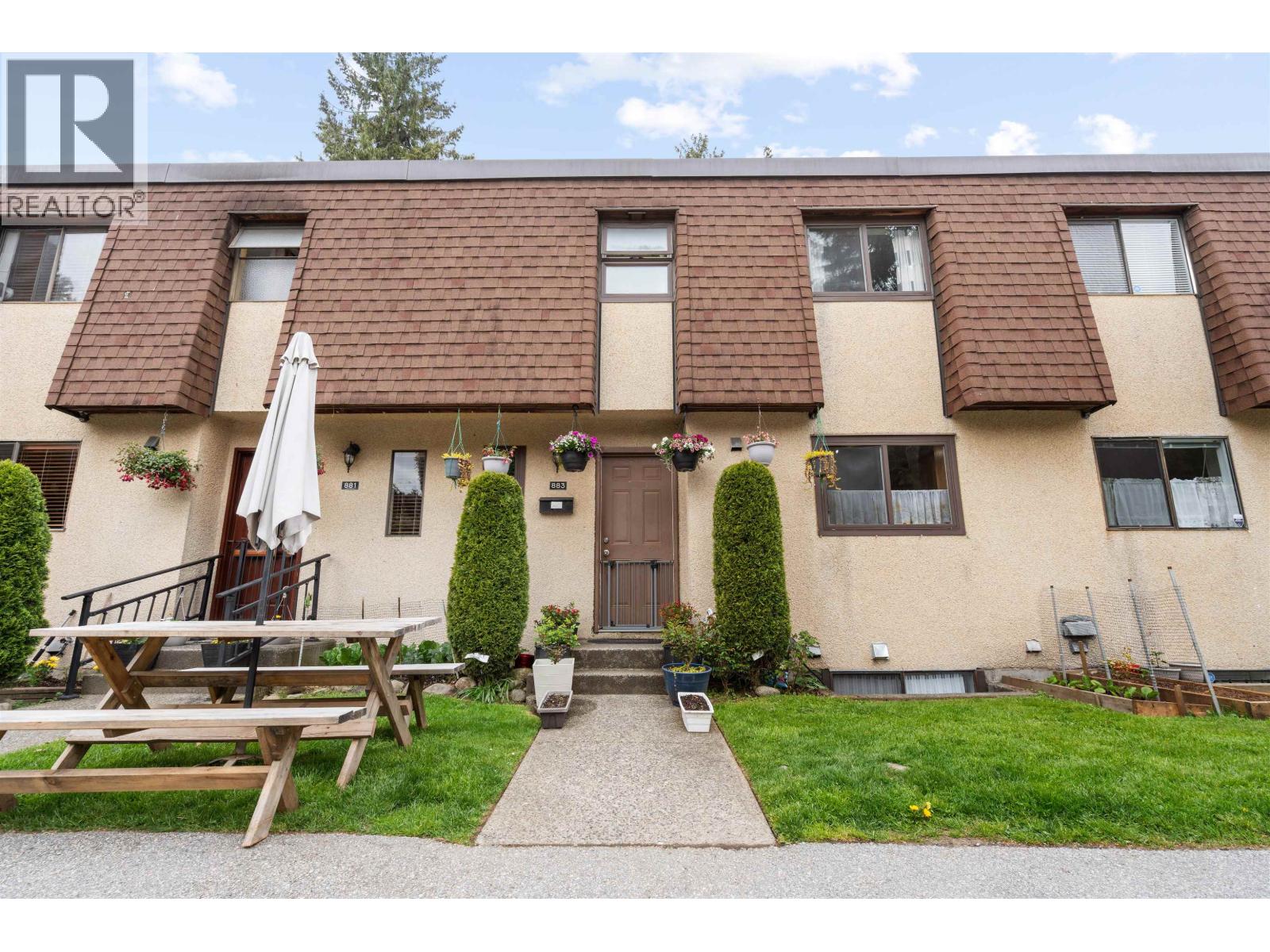 Photo 1 of 30 — 883 OLD LILLOOET ROAD, North Vancouver, BC V7J2H6