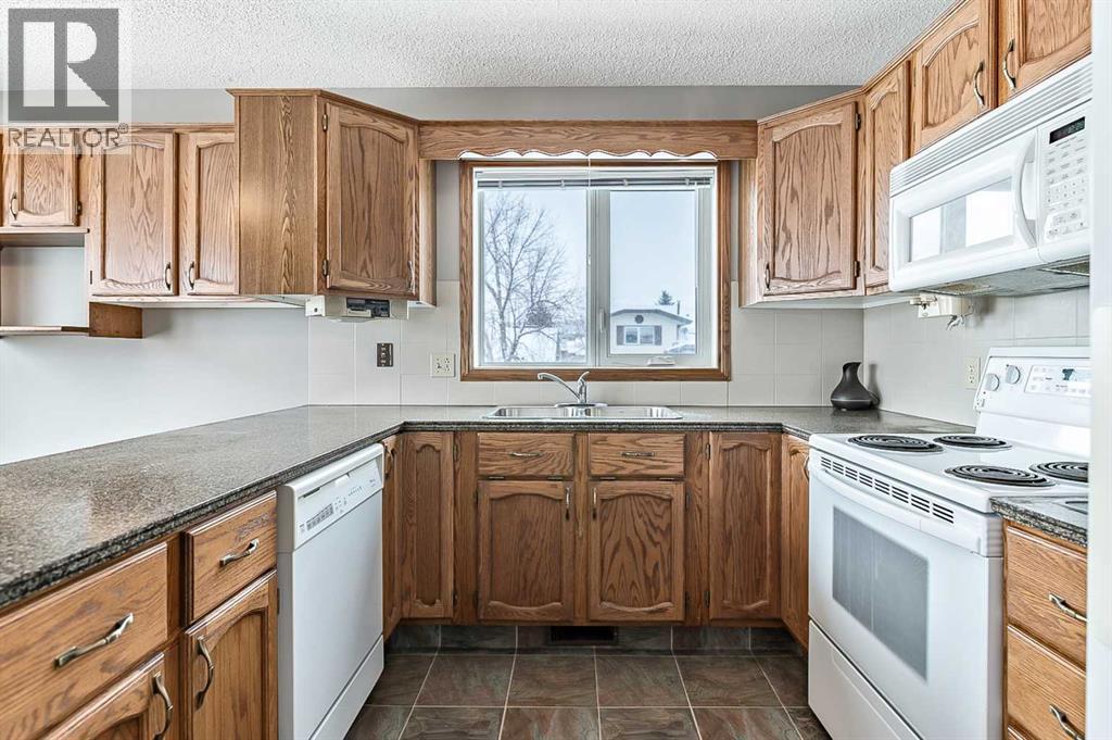 104 Macewan Meadow Way NW