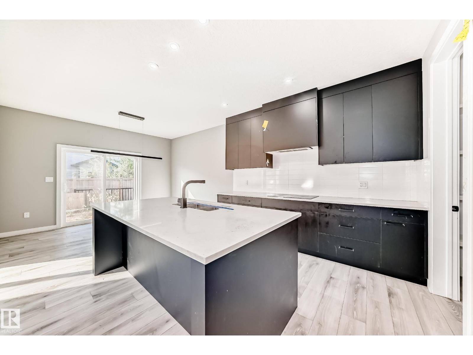6819 171 AV NW